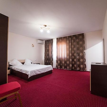 Răcarii de Jos Vatra Romana Bed & Breakfast エクステリア 写真