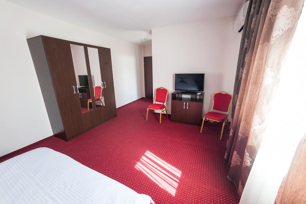 Răcarii de Jos Vatra Romana Bed & Breakfast エクステリア 写真