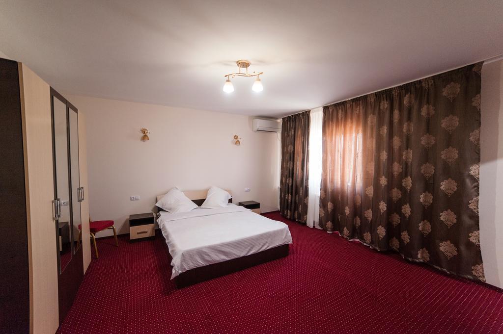 Răcarii de Jos Vatra Romana Bed & Breakfast エクステリア 写真
