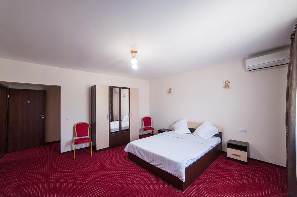 Răcarii de Jos Vatra Romana Bed & Breakfast エクステリア 写真